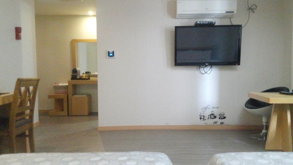 Geoje Win Hotel Room photo