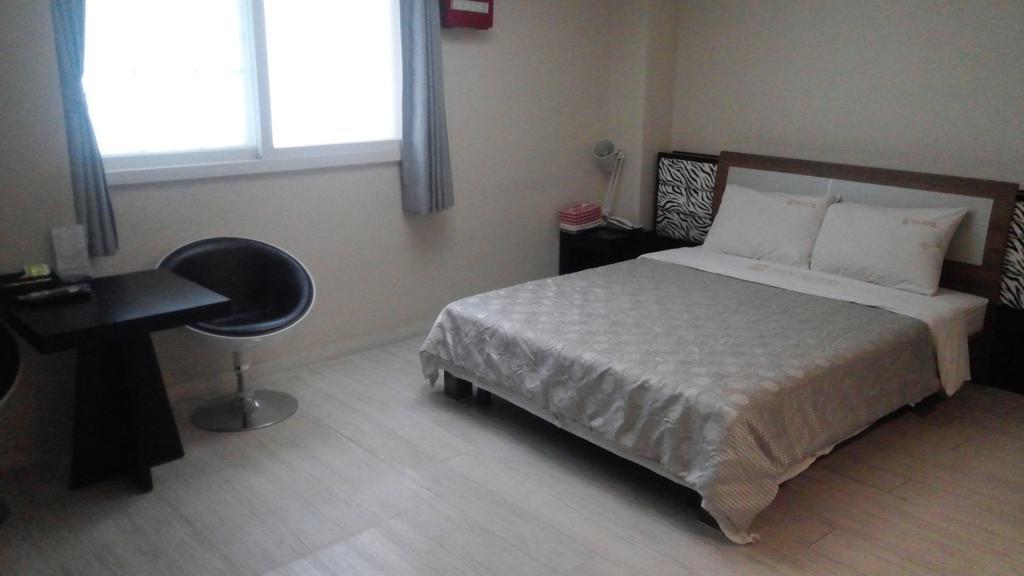 Geoje Win Hotel Room photo