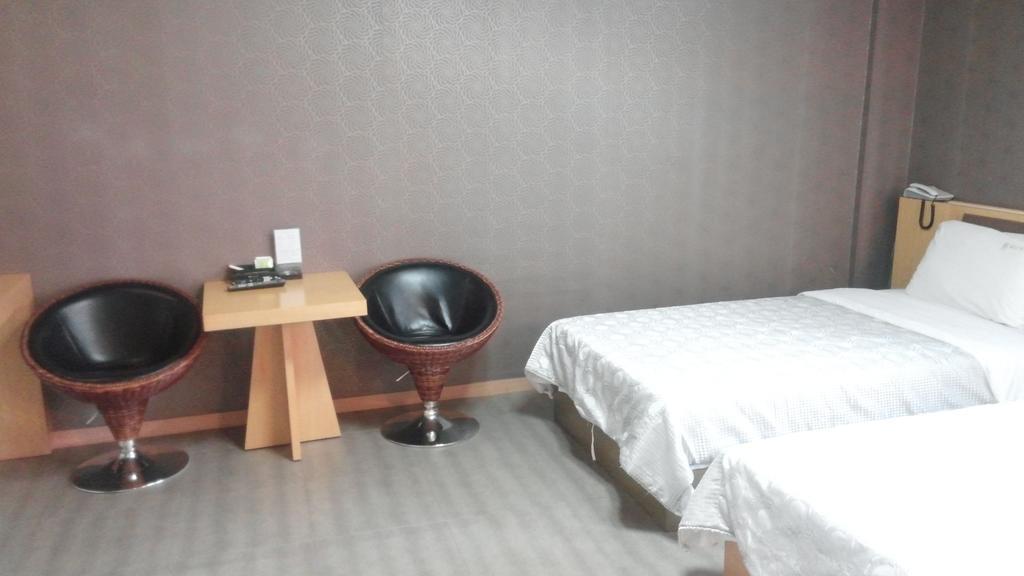 Geoje Win Hotel Room photo